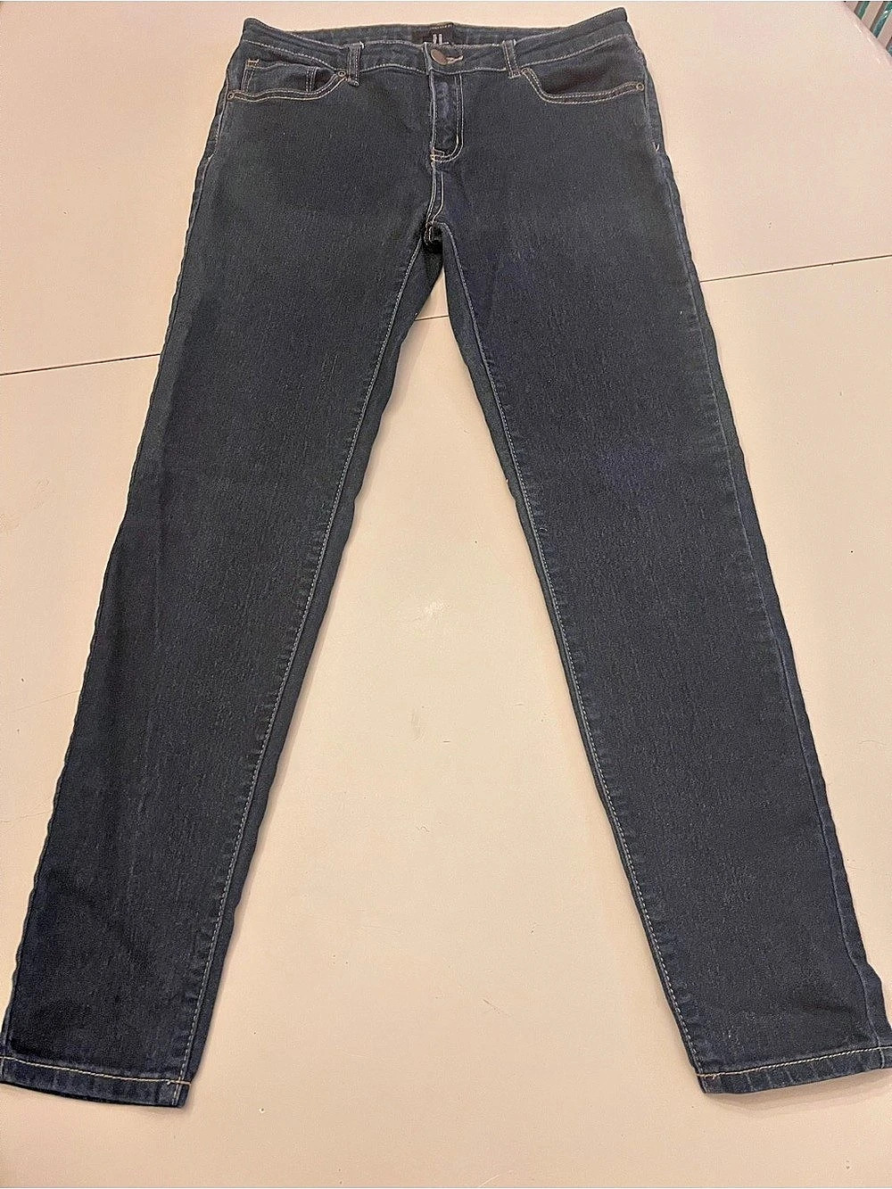 Forever 21 Skinny Jeans in Blue Waist 29